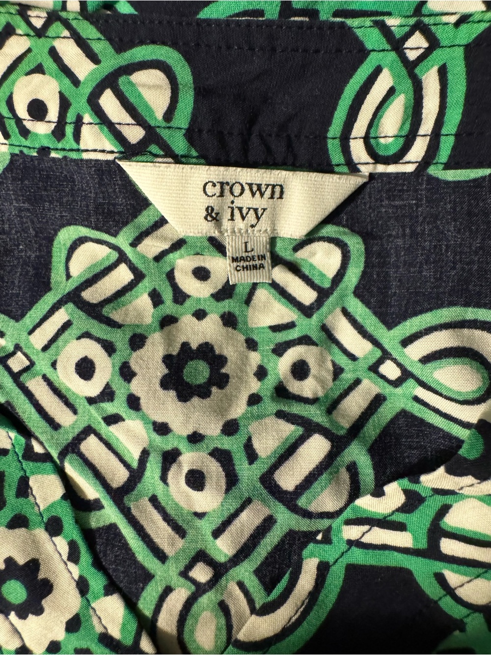 Crown & Ivy Navy Kelly Green Geometric Print Split Neck Bell Sleeve Blouse Large - Picture 6 of 7